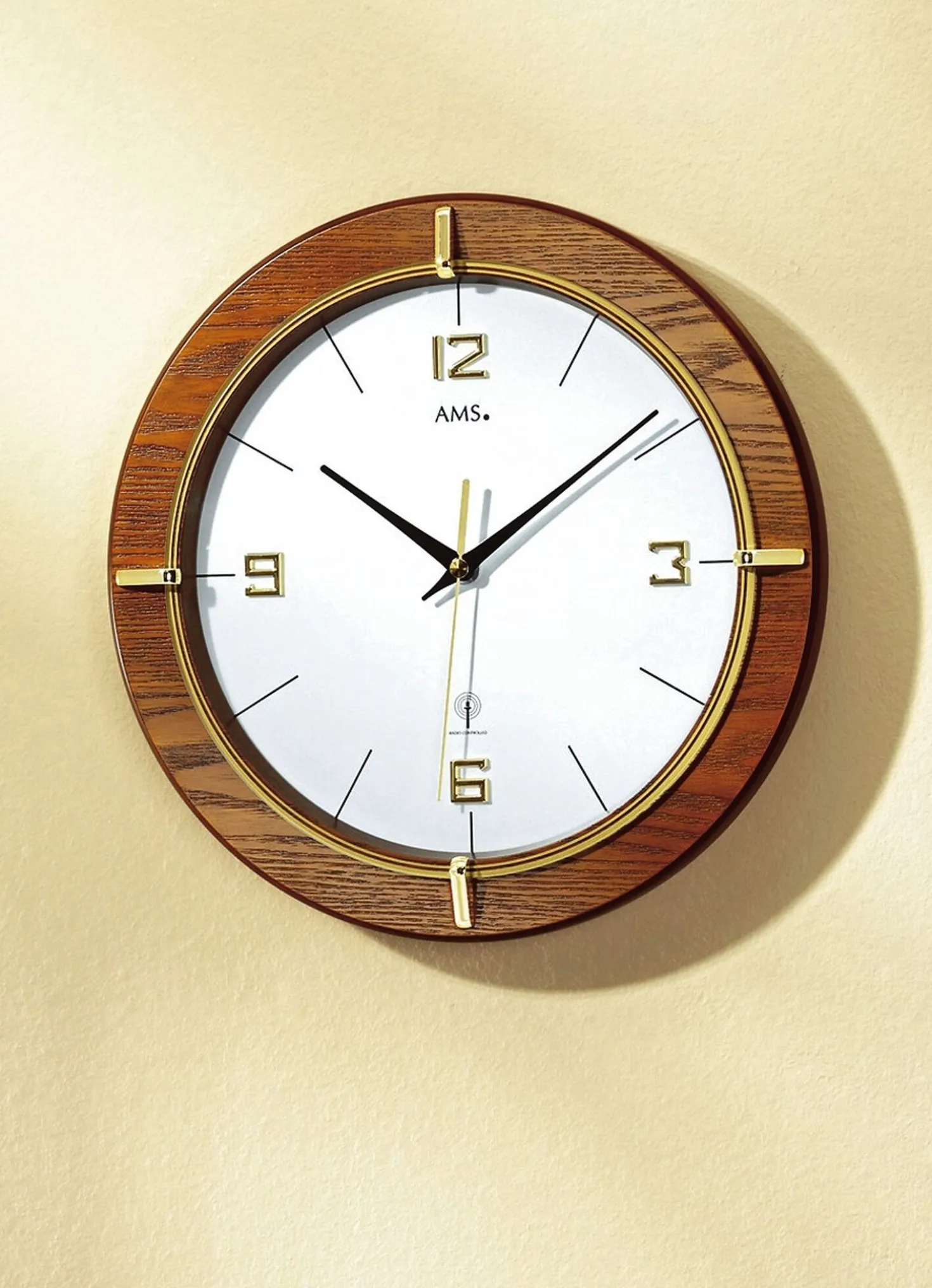 "AMS" Wanduhr mit Funkuhrwerk