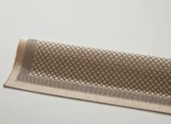 Angenehm flache Brücken und Teppiche in Sisaloptik