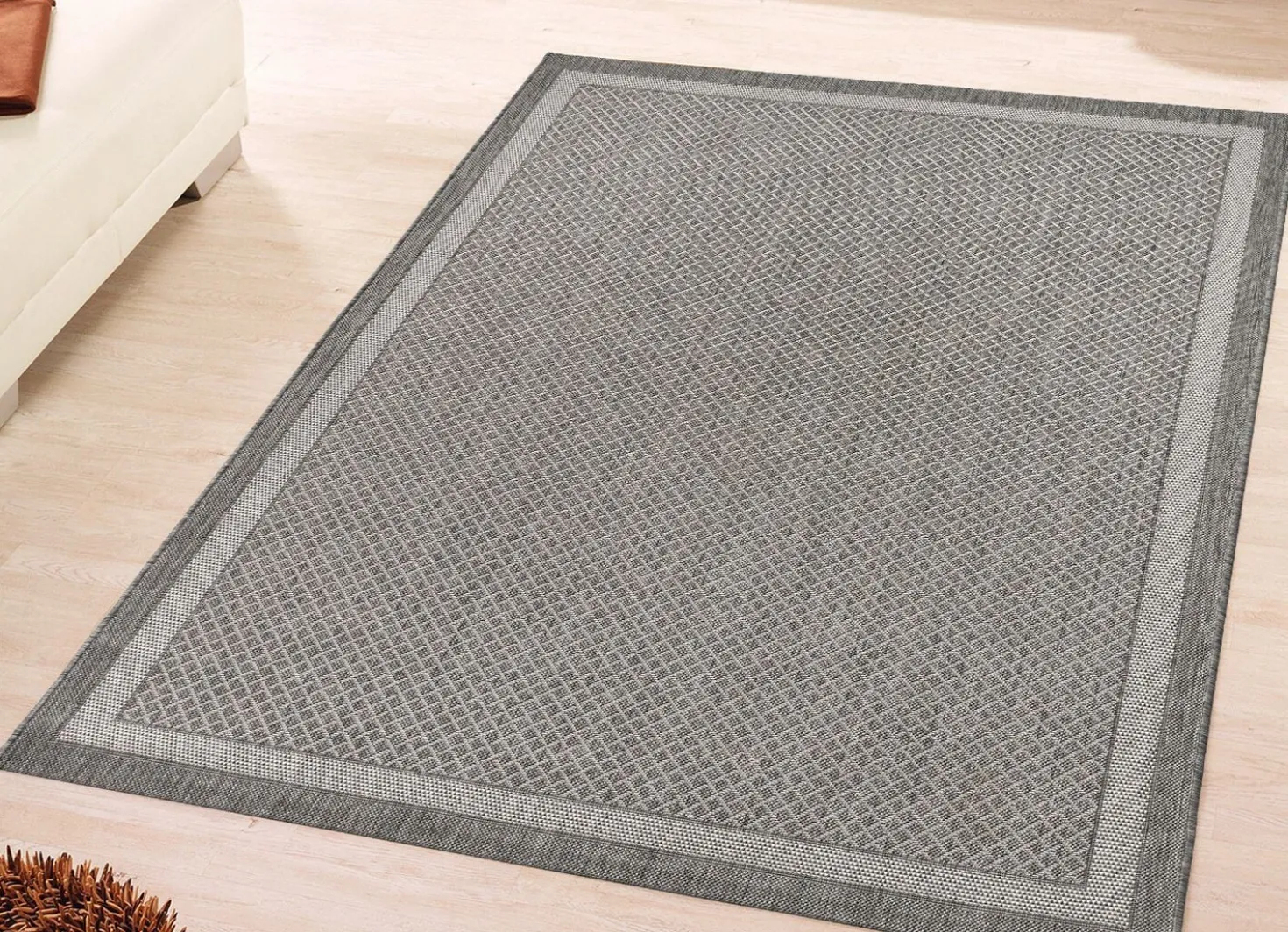 Angenehm flache Brücken und Teppiche in Sisaloptik