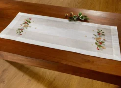 Aufwendig bestickte Tischdecke oder Kissenbezug