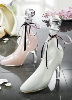 Badeschaum in gläsernen Pumps