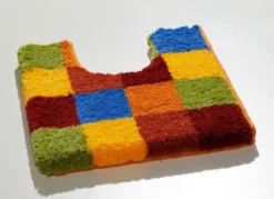Badgarnitur mit bunten Dessin von Grund