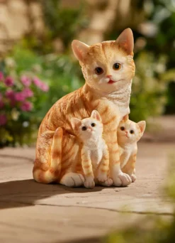 Beleuchtete Katzenfamilie