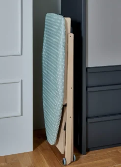 Bügelbrett aus Massivholz