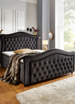 Boxspringbett mit gepolsterten Kopf- und Fußteil
