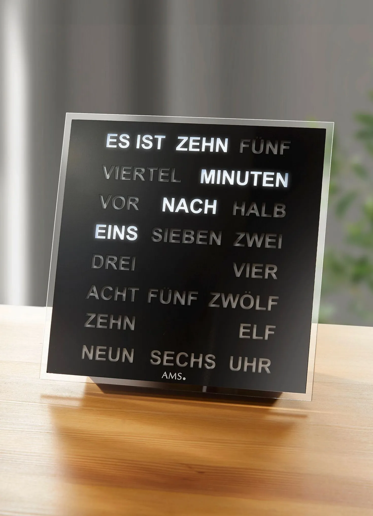 Digitale Tischuhr ohne Zeiger