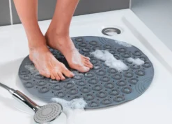Duschmatte mit Fußreflexzonenmassagenoppen