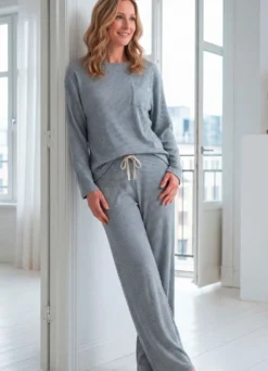 Eleganter Lounge-Anzug von „Laurina“