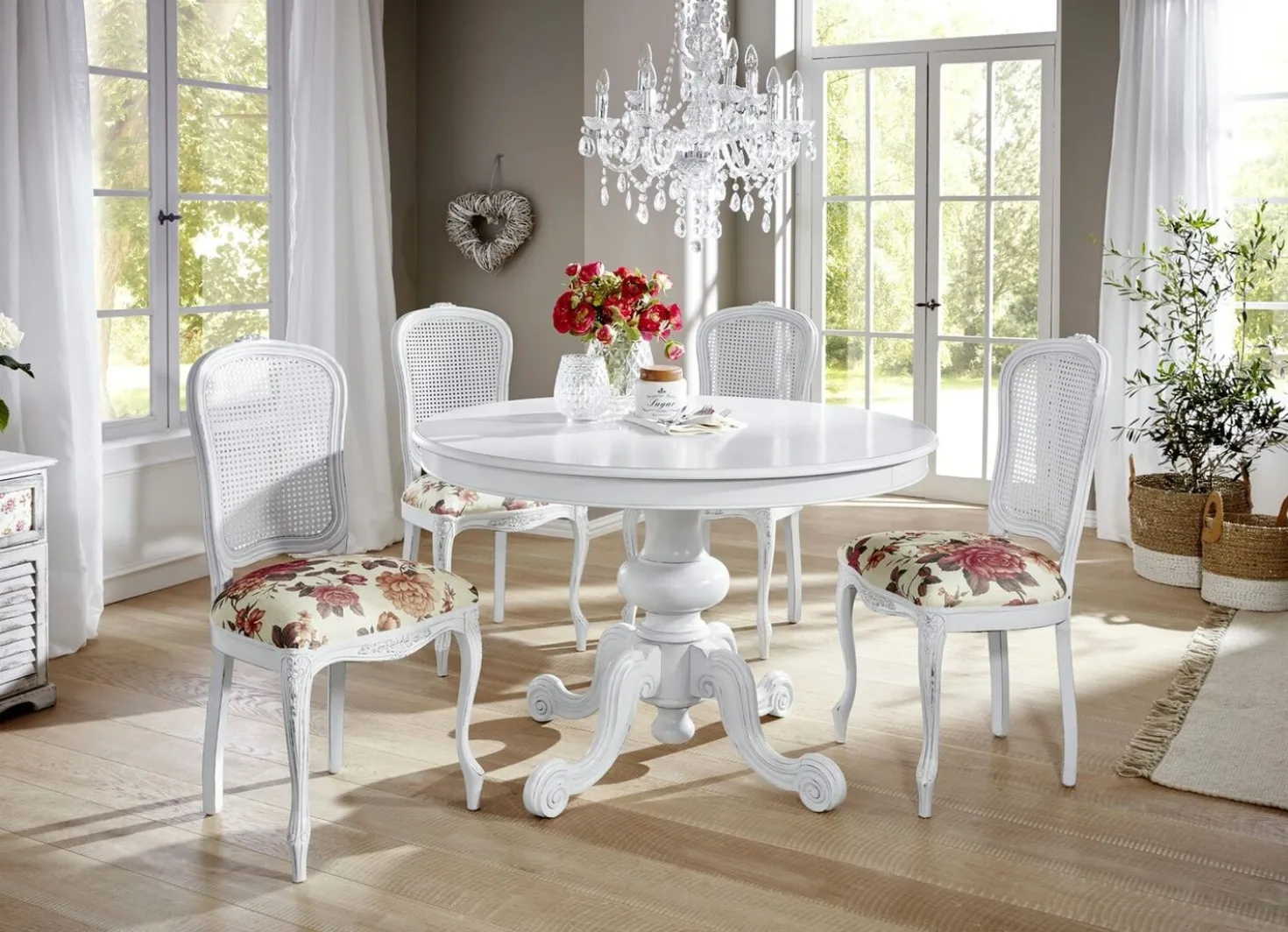 Esszimmer-Möbel im Landhausstil