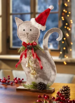 Filzkatze auf Holzsockel