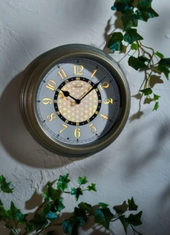 Gartenuhr mit Beleuchtung