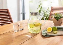 Glaskanne mit integriertem Sieb