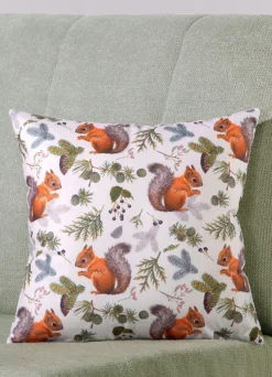 Herbstlicher Kissenbezug mit Eichhörnchen-Motiv