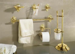 Herrliches Badezimmer-Zubehör aus poliertem Messing