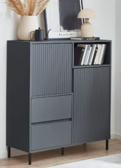 Highboard mit aufwendiger Rillenfront