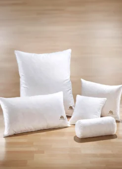 Kissenserie mit goldfarbener Satin-Biese