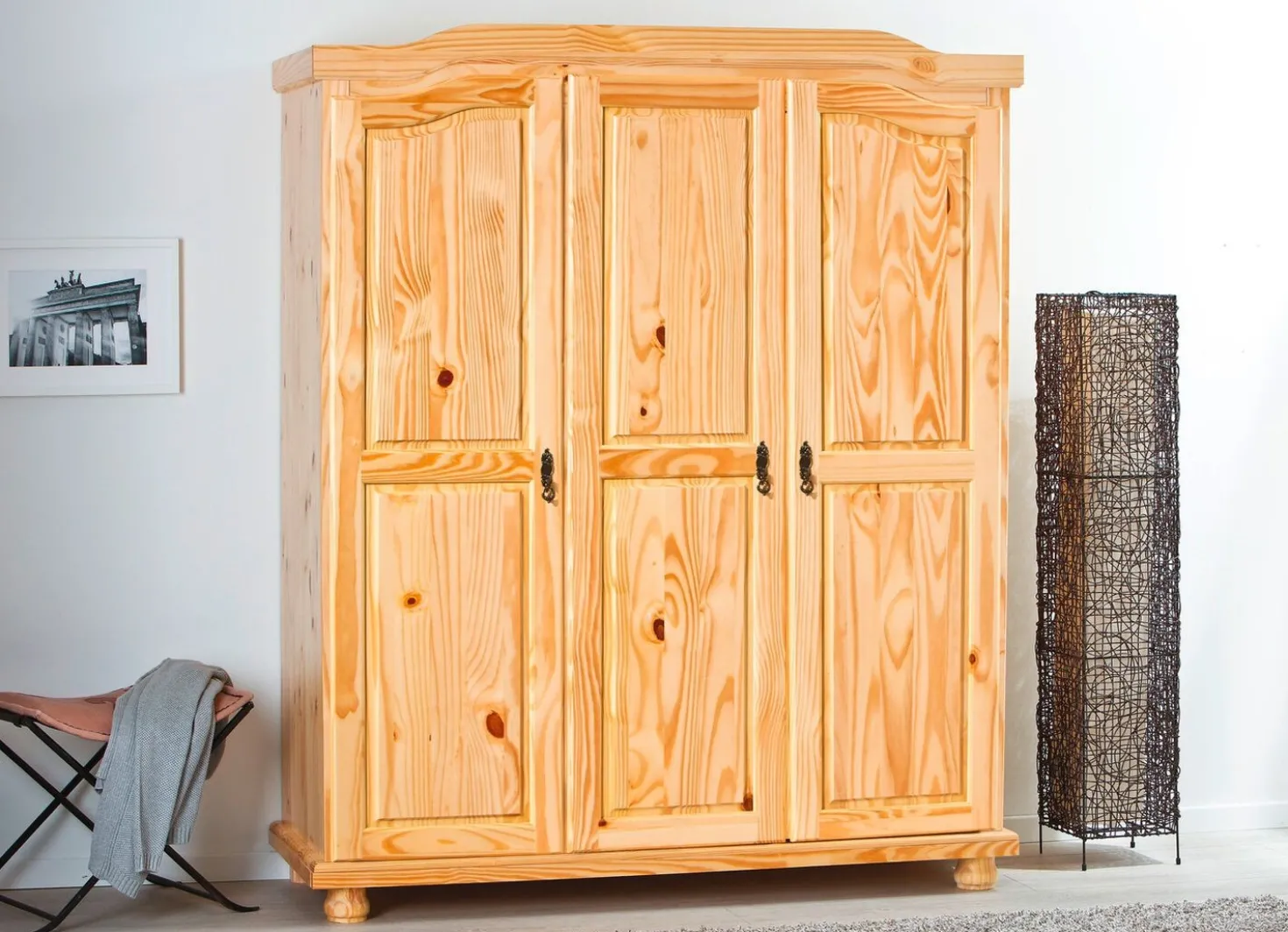 Kleiderschrank aus massiver Kiefer
