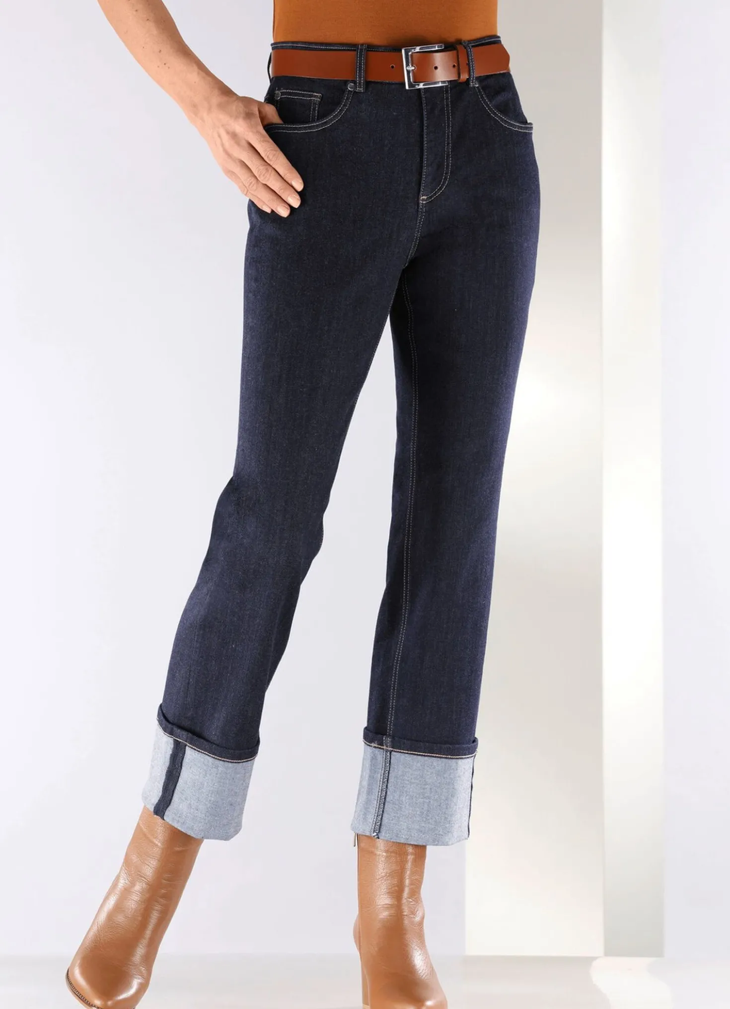 Magic-Jeans mit krempelbaren Aufschlägen