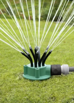 Rasensprinkler mit 12 flexible Arme