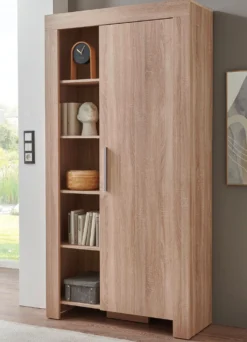 Schrank mit Griffen in Aluminium-Optik