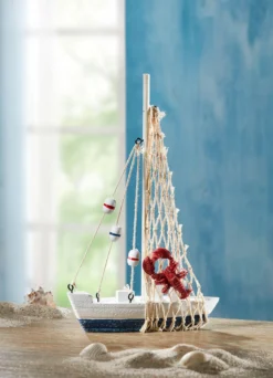Segelboot aus Holz