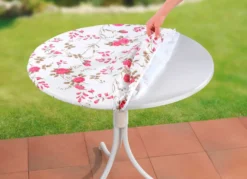 Spann-Tischdecke mit Rosen-Dessin