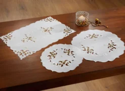 Tischdecke mit aufwendigen Stickereien
