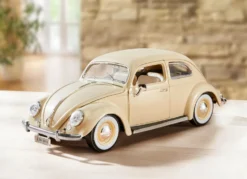 VW Käfer (1955) mit detailgetreuem Interieur
