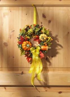 Wandkranz mit bunten Blättern, Beeren und Kürbissen
