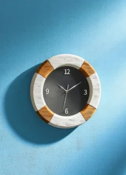Wanduhr aus Tannenholz