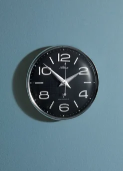 Wanduhr mit Funkuhrwerk